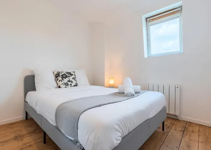 Charming 2-Bedroom Apartment At Croise Laroche