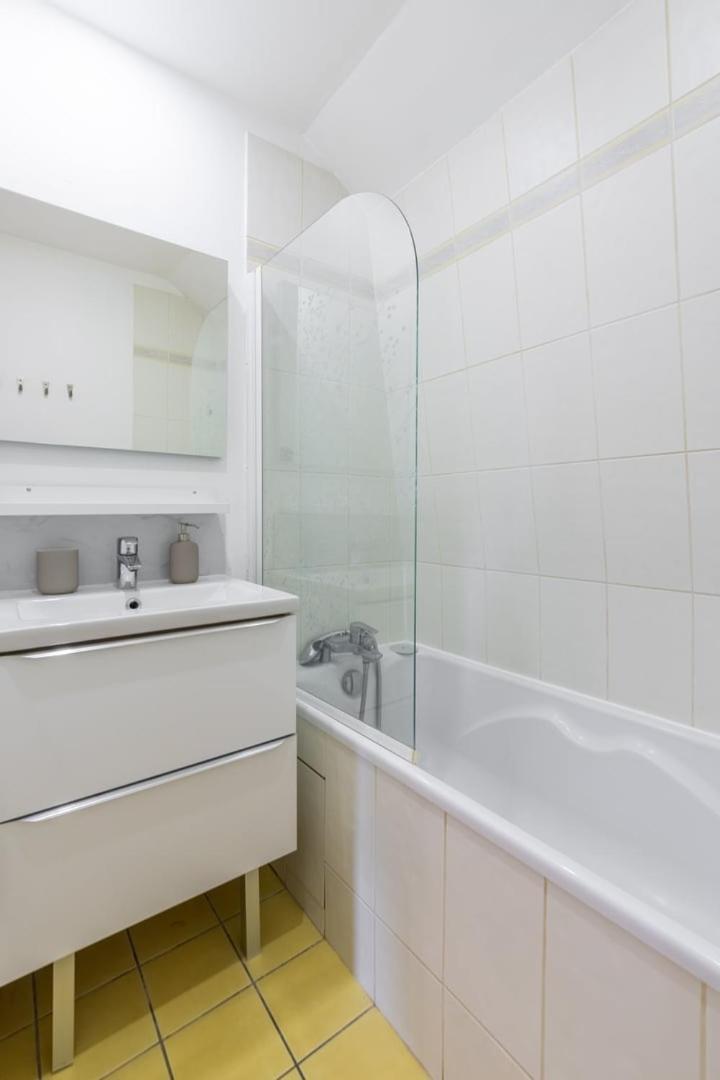 Apartment Charming 2-bedroom At Croise Laroche
